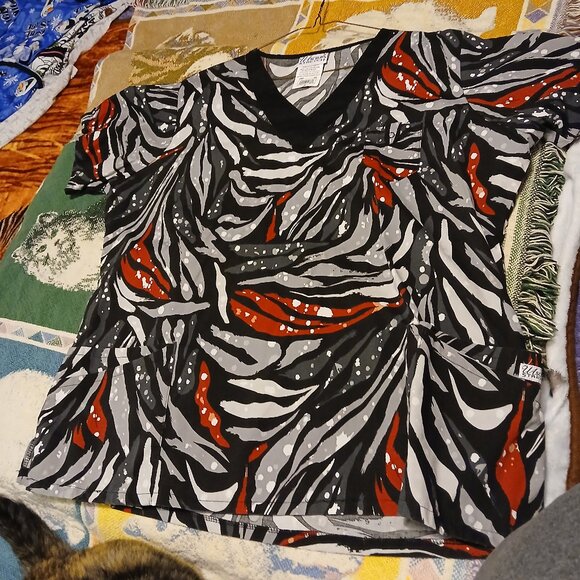 UA Scrubs 2X Red/Gray/White Animal Print Short Sleeve Scrub Top - Picture 3 of 7